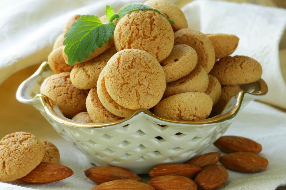 Amaretti biscuits, italian temptationItalian feelings